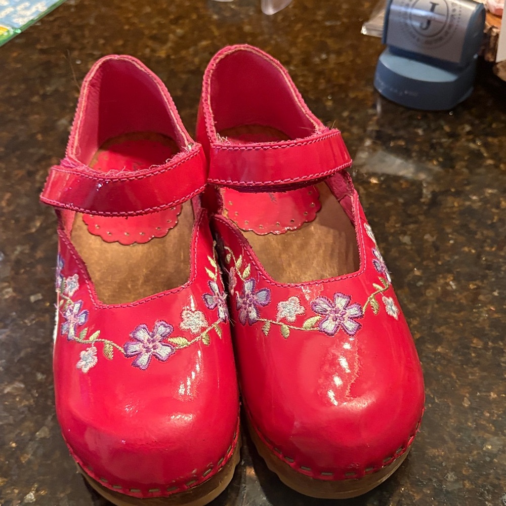 Vintage Hanna Anderson Floral Embroidered Kids Shoes